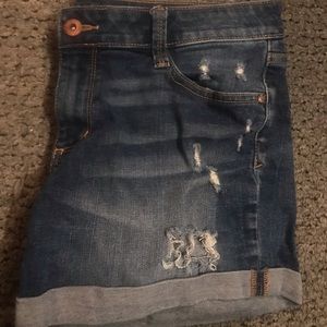 dark blue ripped jean shorts//11